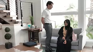 Big dick for this Arab join in matrimony surcease the young white male sucks her pair